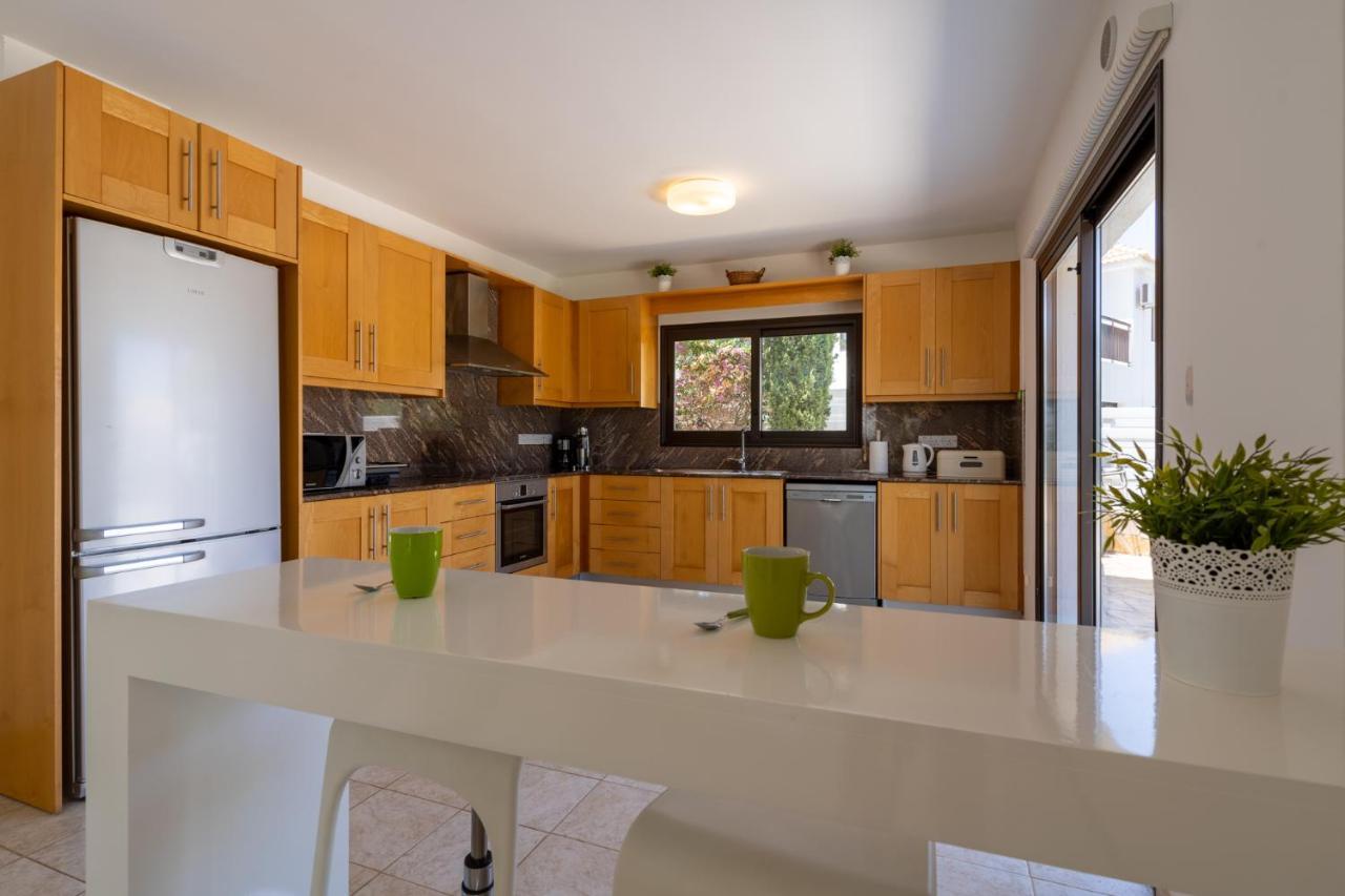 Lime 3-Bedroom Villa In Protaras Exterior photo